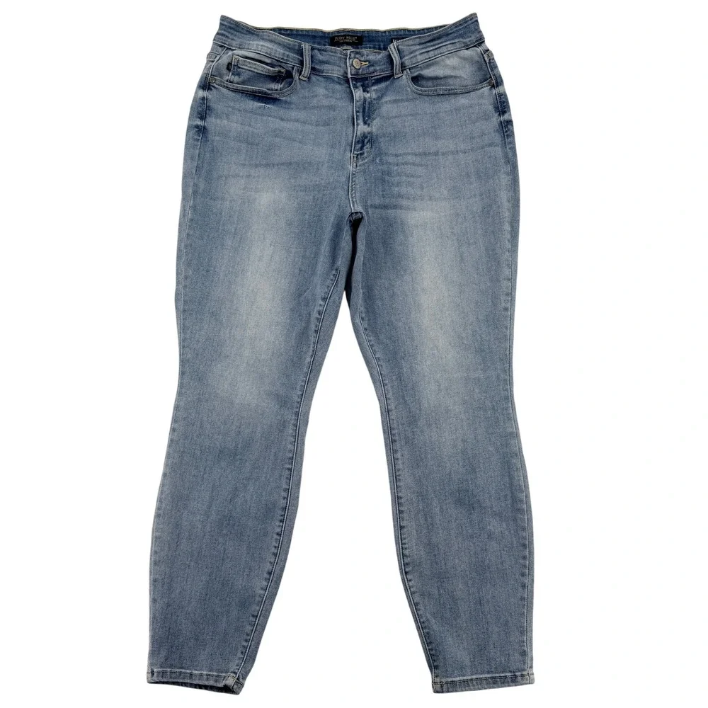 Judy Blue Relaxed Fit Light Wash High Rise Tapered Jean 18W JB82336LT-PL Stretch